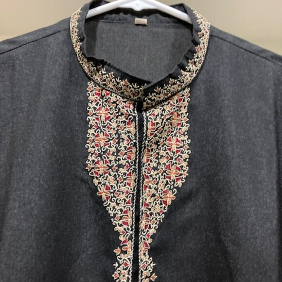 Black embroidered Khameez and churidar set - Picture 2 of 3